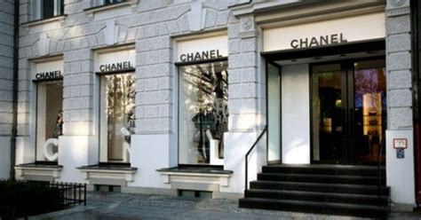 boutique chanel paris montaigne|Chanel boutique montaigne.